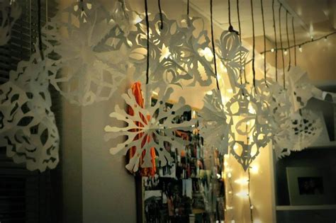1200 x 1600 jpeg 214 кб. Hanging Paper Snowflakes | Dorm decorations, Decor ...