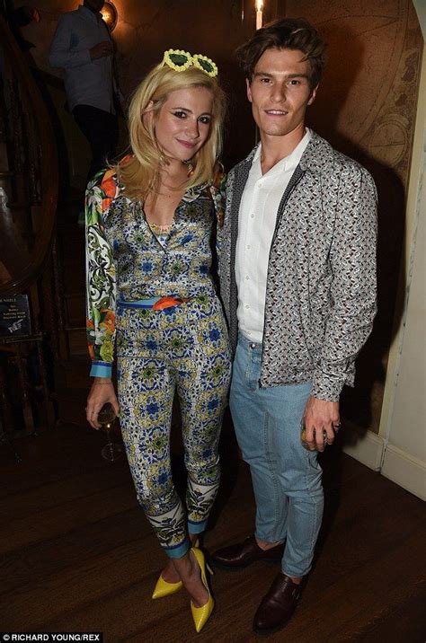 Colour Clash Pixie Lott And Her Boyfriend Oliver Cheshire Snuggle Up