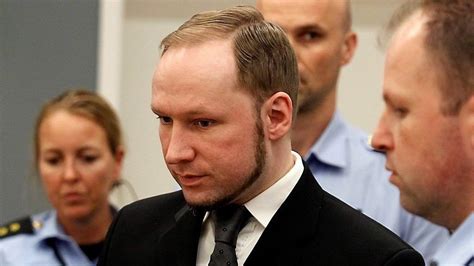 Breivik plaatste een video the knight templar 2083 (verwijzend naar de ridderorde van de tempeliers) die zijn manifest aanvult op youtube. Anders Behring Brevik | Anders Behring Breivik anker ikke ...