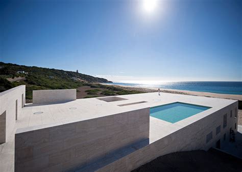 house by alberto campo baeza designed as a jetty facing out to sea