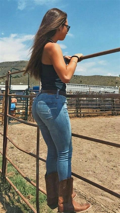 Pin By Rubens On Pretty Cowgirls Sexy Cowgirl Outfits Sexy Jeans Girl Country Girls Outfits
