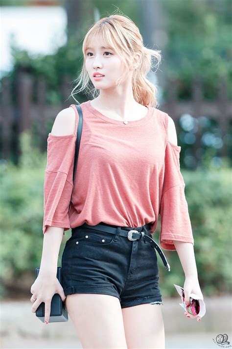 Tumblr is a place to express yourself, discover yourself, and bond over the stuff you love. Hirai Momo Wallpapers - Top Free Hirai Momo Backgrounds ...