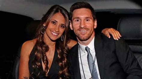 Con los árbitros y los rivales hablo más. Lionel Messi compartió antigua foto con su esposa ...