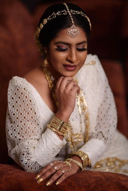 Premium Photo Gorgeous Sri Lankan Bride In Traditional Kandyan Bridal