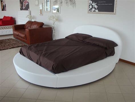 Questa sezione è dedicata alla biancheria da letto, indispensabile per assicurarti un buon riposo in un luogo dall'atmosfera rilassante. LETTO ROTONDO GIO MATRIMONIALE TONDO CON RETE A DOGHE | eBay