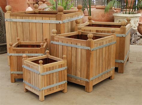 Last but not least, you need to take care of the finishing touches. Versailles Planter Boxes