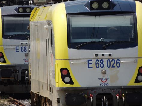 A Pair Of E68000 Class Electric Locomotives Pendik Istan Flickr