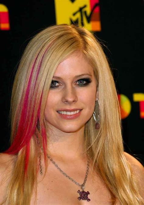 The Most Avril Lavigne Things To Ever Happen Pink Hair Streaks Hair Color Streaks Pink