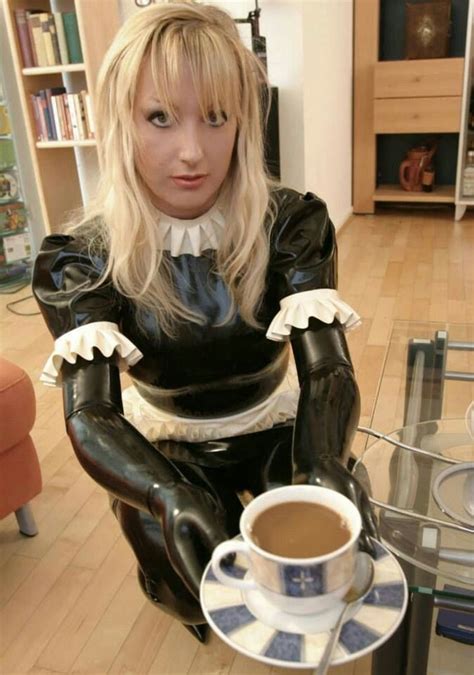 supersexy latex dame serviert den kaffee maid outfit maid dress fetish fashion latex fashion