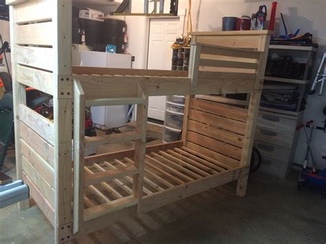 Mark the top and bottoms (pink) with 3″ spaces, remembering that a 1×3 is actually 2 1/2″ wide and a 1×2 is actually 1 1/4″ wide. Ana White | Bunk beds! - DIY Projects