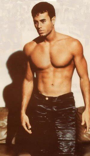 Enrique Iglesias Underwear Shirtless Gay Or Girlfriend Famewatcher