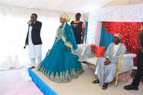 Mabibi harusi huwa wanapenda kuvalia mavazi ya kihindi na bangle za kutamaduni wanazopewa na mama au mabibi zao. Tanzania Weddings: PICHA: RASHIDI SAID 'CHIDI MAPENZI' NA ...