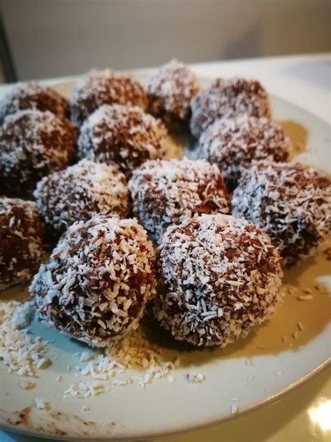 I tartufini al cocco sono deliziosi dolcetti cremosi a base di ricotta, cocco e cioccolato dal gusto i tartufini al cocco sono semplicissimi da preparare, non richiedono cottura e vi assicuro sono. Tartufini al cocco e caffè -vegan- Vegan Life