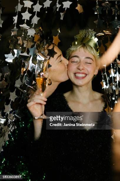 New Years Eve Kiss Photos And Premium High Res Pictures Getty Images