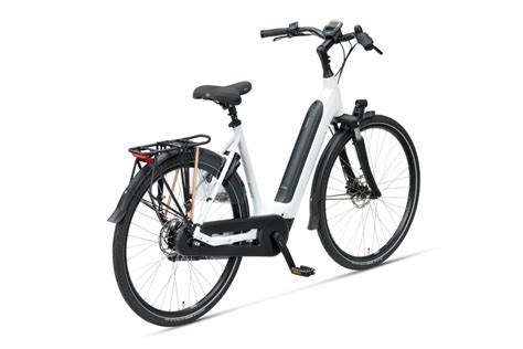 Daarnaast heeft de fiets een 400wh accu, voldoende voor het fietsen van grote afstanden. Batavus Finez E-go Power | Fietsen De Geus