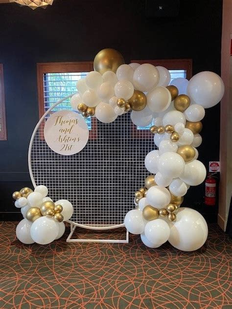 Backdrop And Balloon Garland And Personalised Acrylic Disc Balloon Hq
