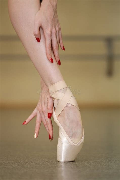 Female Ballerina In Pointe Shoes Stock Image Image Of Shoes Beauty