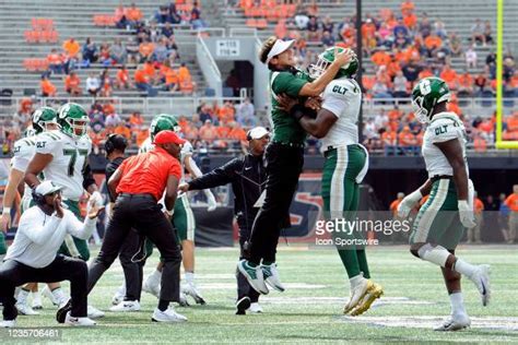 Chest Bumps Photos And Premium High Res Pictures Getty Images