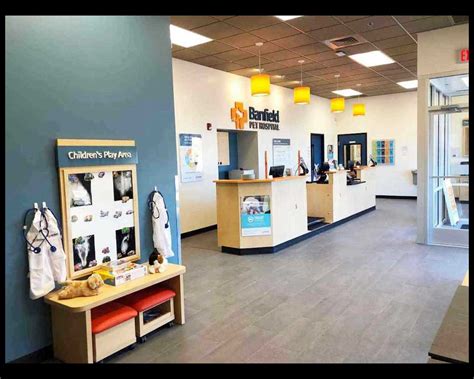 Veterinarians in Mesa (NW) | Banfield Pet Hospital®