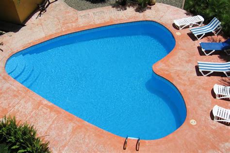 Heart Shaped Pool Its Owners Must Really Be In Love Home Reviews