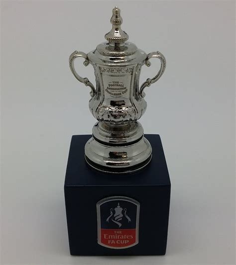 Minl world cup trophy keychain soccer trophy keychain suitable for souvenir/fans/collection/key pendant 5cm height (size : Emirates FA Cup Mini Replica Trophy - NFM