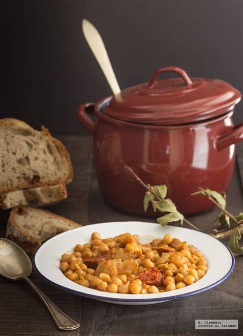 La ensalada de garbanzos es una receta perfecta para seguir una dieta. Garbanzos: las mejores recetas