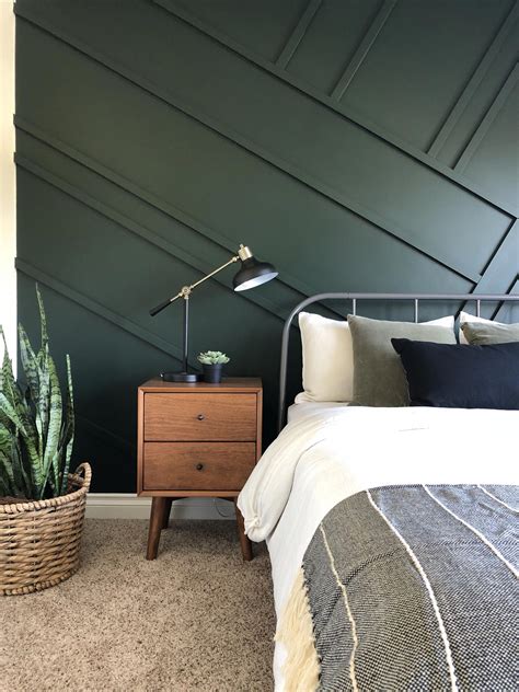 Cool Forest Green Accent Wall Modernbedroom Green Bedroom Walls