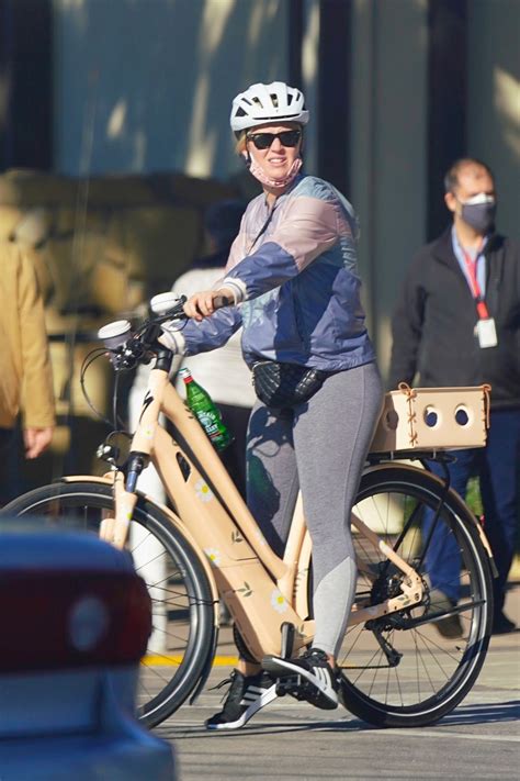 1 220 295 · обсуждают: Pregnant KATY PERRY and Orlando Bloom Take a Bike Ride in ...