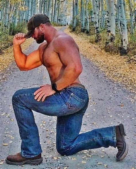 Pin By Cori Pounds On Wow Muscular Men Beefy Men Sexy Men