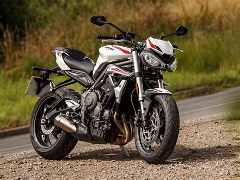 The new street triple s is the new street champion. TRIUMPH STREET TRIPLE 660 S (2020 - on) Review | MCN