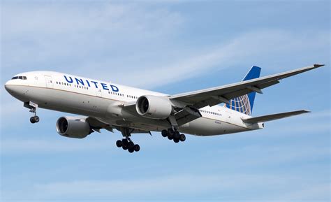 Boeing 777 200 United Airlines Photos And Description Of The Plane