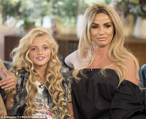 Katie Price Puts Daughter Princess In A Washing Machine Daily Mail Online