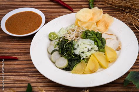 gado gado is a traditional food from indonesia which consists of vegetables mixed with peanut