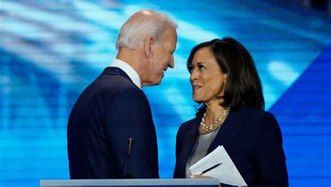 Jill biden chat about the medal of freedom from president barack obama. Kamala Harris und Joe Biden: Die Frau, die ihm nicht ...