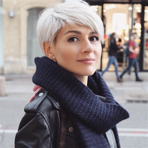 Having short hair creates the appearance of thicker hair and there are many types of hairstyles to. 50 Messy Pixie Haircuts for Fine Hair - Short Pixie Cuts