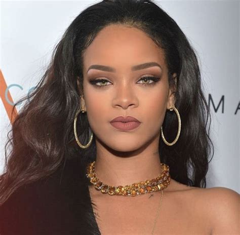 Pin By Zara Becc On All Time Beauties Rihanna Makeup Rihanna Love