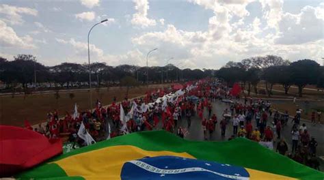 miles de brasileños llegan a brasilia para acompañar a lula multimedia telesur