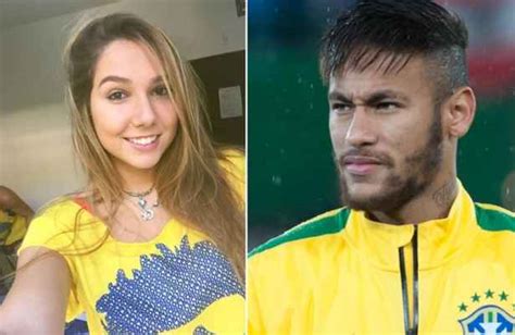 Carol portaluppi requebra até o chão em trote de faculdade. Carol Portaluppi se recusa a falar sobre affair com Neymar ...