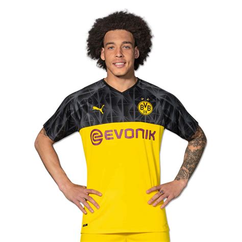 O novo manto do bvb traz como novidade o patrocínio máster da 1&1, que aparecerá nas competições caseiras, o manto. Camisa do Borussia Dortmund Champions League 2019-2020 ...