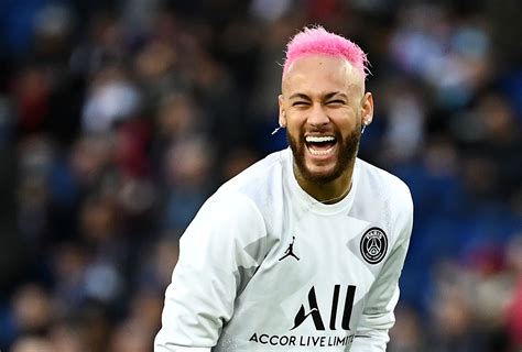 Neymar Presume Su ‘six Pack Bajo La Regadera En Su Jardín La Opinión