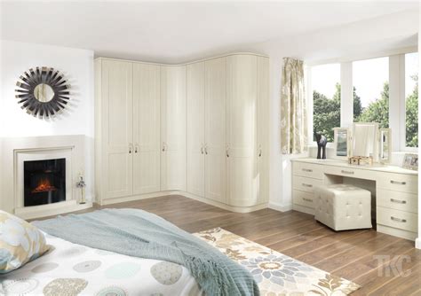 If you prefer modern interiors, then you might prefer contemporary fitted bedrooms. Designer Bedroom Furniture UK, Ideas for Fitted, Beespoke ...