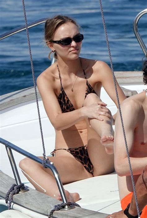 Schrecklich Kaiser Überzeugend Lily Rose Depp Bikini Sitcom Ein Experiment Durchführen Sinken