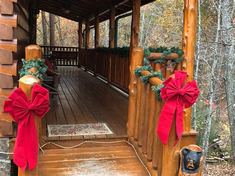 These cabins sleep up to 8 people. Welcome to Bearfoot Paradise at Christmas time ...