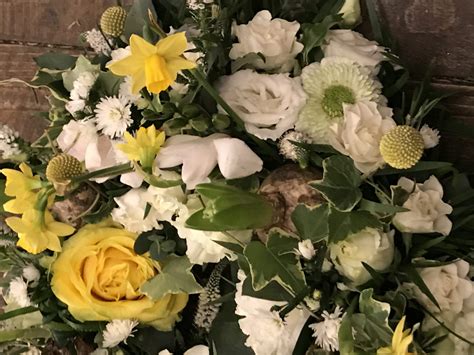 Living Wreath Funeral Flowers Buy Online Malmesbury Gloucestershire