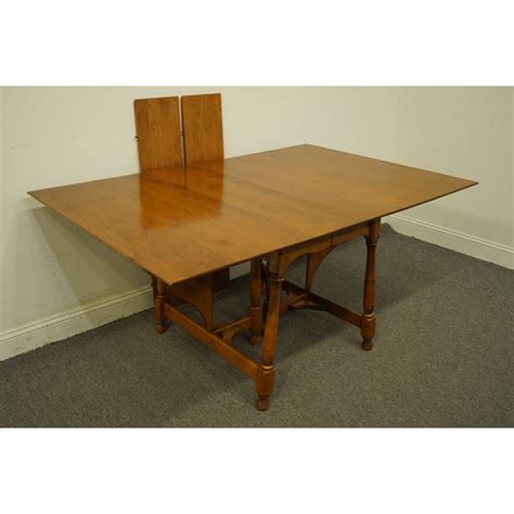 The classic ellipse shape of this table and it's pleasing proportions make this a popular choice. 20th Century Traditional Sprague & Carleton Solid Hard ...
