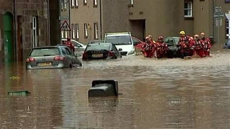 Breaking uk news headlines and stories from around britain from express.co.uk. Stonehaven's flood-hit homes evacuated - BBC News