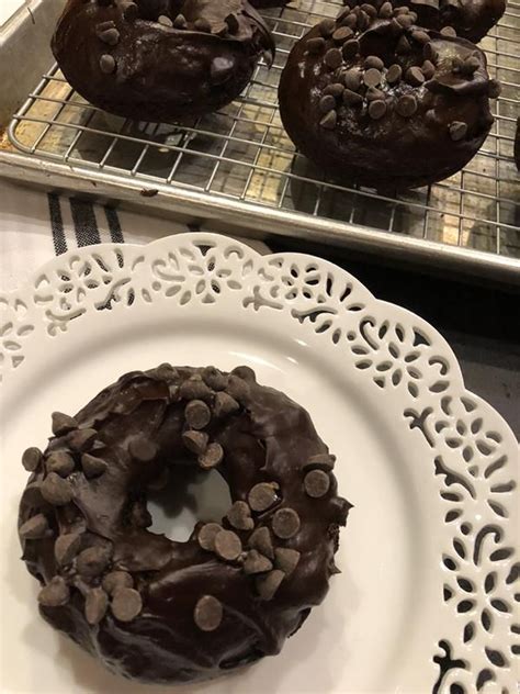 Six satisfying options with minimal ingredients. Gluten Free Dairy Free Chocolate Doughnuts - Lynn's ...