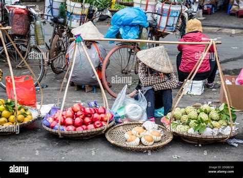 Hanoi Market Fruits Stock Photo Alamy