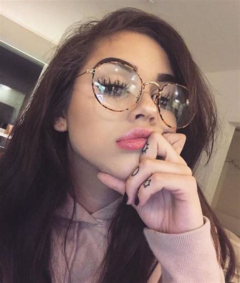 Pin By Maya Jezebel On B E A U T Y Girls With Glasses Glasses Selfie