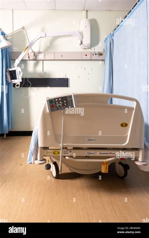 An Empty Hospital Bed In A Hospital Ward Stock Photo Alamy